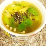 えのきと玉ねぎのトムヤムスープ